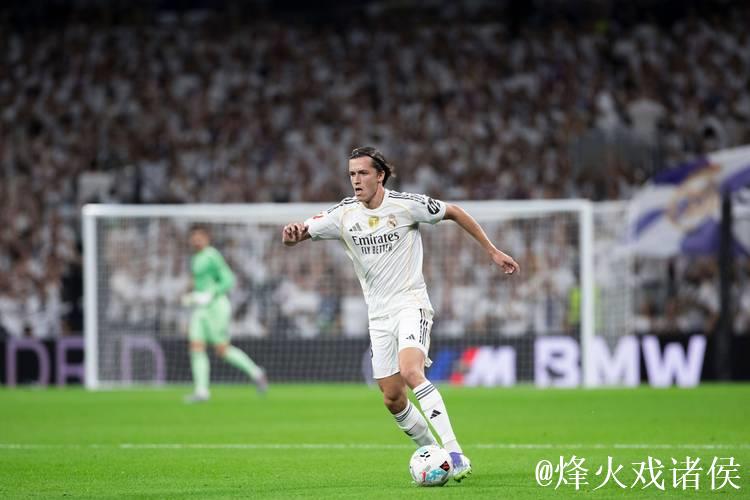 官方：皇马签下本菲卡后卫A-卡雷拉斯；据悉转会费5000万欧元