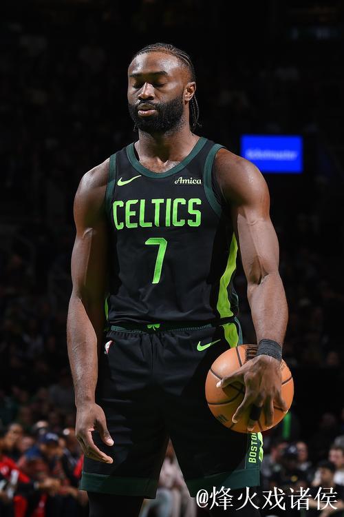 硬刚杰伦-布朗！斯图尔特全场6中3得到7分7篮板1封盖